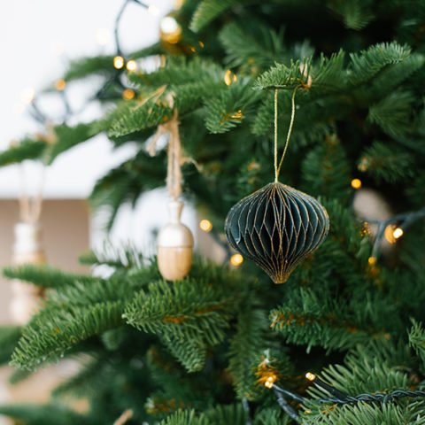 What Are Christmas Tree Fillers? 7 Secrets to Decorate a Stunning ...